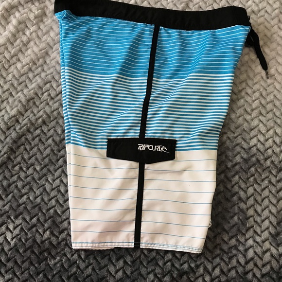 Rip Curl Men’s Boardshorts, Size 38, Colour Blue & White with Stripes. - Picture 4 of 14
